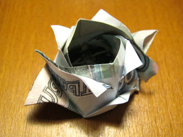 Роза из денежной купюры своими руками